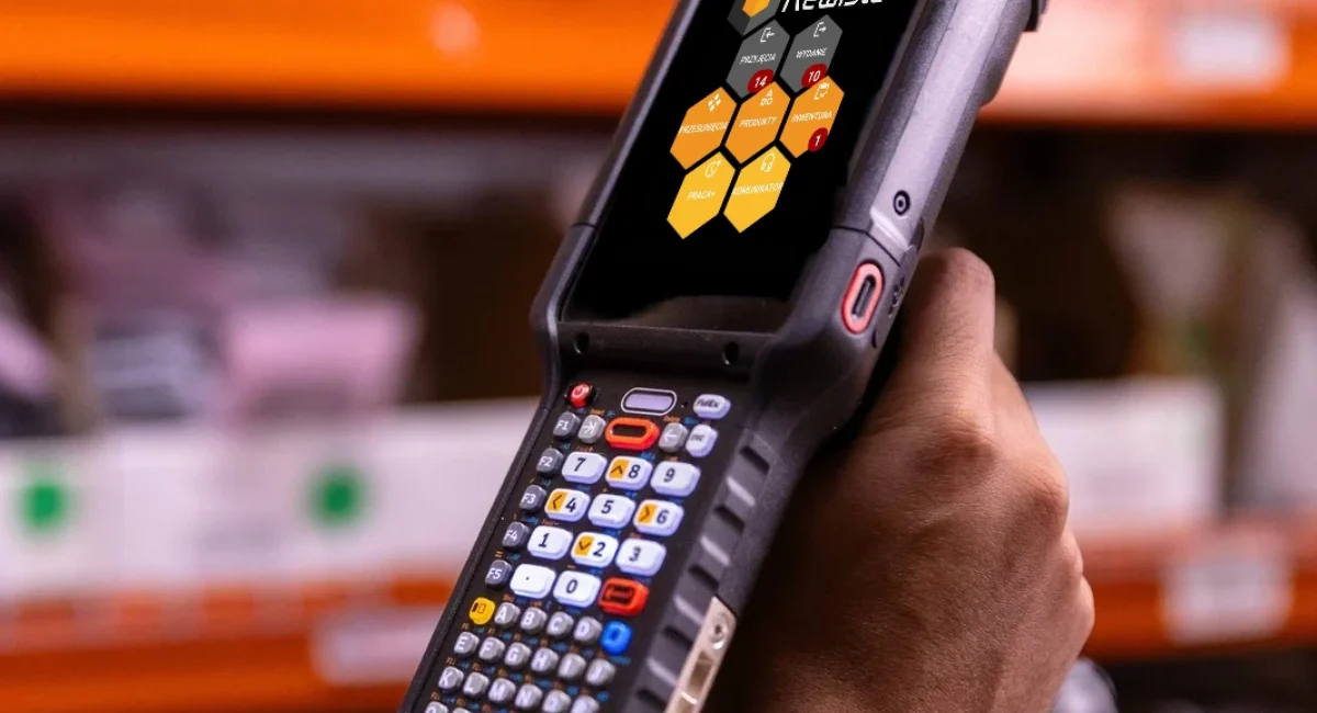 Jaki WMS wybrać? Kompletny przewodnik dla firm logistycznych i produkcyjnych